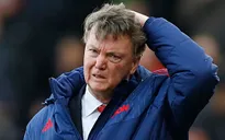 Van Gaal: Tôi có tức giận cũng không ra sân hò hét như Sir Alex