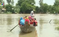 An Giang: Đảm bảo an toàn cho học sinh vùng lũ biên giới