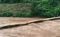 Lai Châu: Lũ cuốn trôi cầu, hàng trăm hộ dân bị cô lập