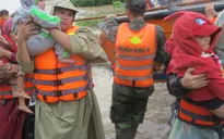 Huy động mọi nguồn lực cứu trợ người dân vùng lũ