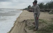 Vùng sạt lở ven biển "thấp thỏm" trước mùa mưa bão