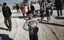 Chuyến hàng cứu trợ đầu tiên đã tới thị trấn Madaya, Syria