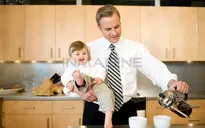 Đàn ông châu Á dành bao nhiêu tiếng làm việc nhà?