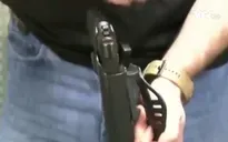 Mỹ: Trường cấp 3 cho phép giáo viên mang súng vào trường