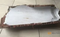 Tìm thấy 2 mảnh vỡ của MH370