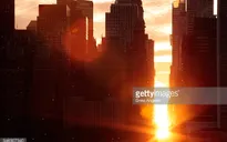 Chiêm ngưỡng cảnh hoàng hôn độc đáo hiếm có trong năm ở Manhattan, Mỹ