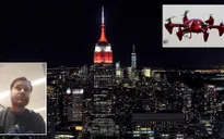 Máy bay không người lái đâm vào tòa nhà chọc trời ở New York