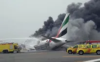 Vụ cháy máy bay ở Dubai: Vì sao 300 người sống sót?