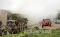 Cháy lớn thiêu rụi xưởng sản xuất giấy tại Bình Dương