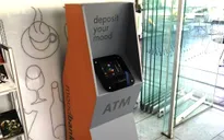 Thú vị máy ATM giao dịch bằng... cảm xúc