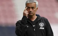 HLV Mourinho chê hàng thủ Man Utd trong trận thắng Wigan