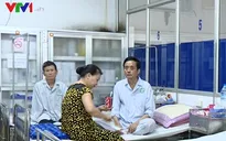 Nhiều trường hợp mù mắt vì ngộ độc rượu cấp tính