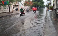 Kiên Giang: Mưa lớn gây ngập đường tại TP Rạch Giá