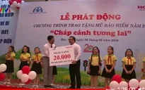 Tặng 20.000 mũ bảo hiểm cho học sinh tiểu học