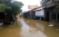 Mưa lũ khiến hàng ngàn học sinh Hà Tĩnh, Nghệ An phải nghỉ học