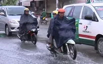 Triều cường dâng cao tại TP.HCM, một số tuyến đường ngập nhẹ