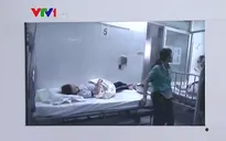 Hơn 30 học sinh nhập viện nghi do ngộ độc thức ăn