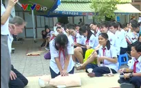 TP.HCM: Hàng nghìn học sinh tập huấn sơ, cấp cứu và thoát hiểm