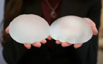 Cô gái không thể làm cảnh sát vì từng phẫu thuật... nâng "vòng một"