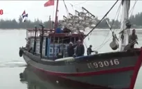 Biên phòng Quảng Trị tiếp nhận 5 ngư dân gặp nạn trên biển