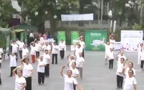 Người cao tuổi đồng diễn phòng chống đột quỵ