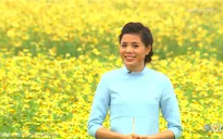 Nguyễn Thị Huyền khoe tài rán nem và gói bánh chưng trong dịp Tết