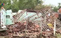 Bình Định hỗ trợ nhà dân bị sập do mưa lũ