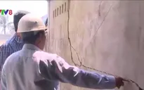 Nhà nứt do thi công quốc lộ, người dân mỏi mắt chờ đền bù
