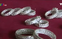 Nghề làm nhẫn bạc của đồng bào Chu Ru