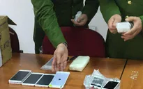 Bắt vụ vận chuyển 700 điện thoại nhập lậu tại bến xe Gia Lâm