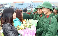 Tân binh cả nước hăng hái lên đường nhập ngũ
