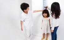 Trẻ em Việt Nam bị hạn chế chiều cao vì... học nhiều