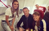 Giàu như tỷ phú, Rooney vẫn bị bắt gặp đi du lịch "bụi"
