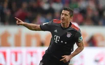 Augsburg 1-3 Bayern Munich: Lewandowski chấm dứt cơn hạn bằng cú đúp