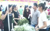 Người dân tấp nập tham gia tuần lễ "Nông sản an toàn"