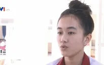 Nữ sinh bị cưa chân trở lại trường học