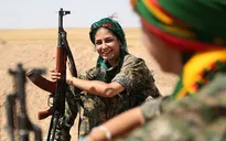 Những bóng hồng người Kurd khoác áo lính chống IS