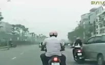 Ô tô chạy ẩu gây tai nạn rồi bỏ chạy