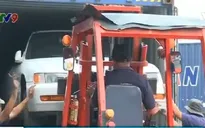 Phát hiện lô ô tô quá cảnh đội lốt vải vụn