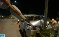 Bình Phước: Xe ô tô 7 chỗ tông vào dải phân cách
