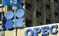 OPEC bất ngờ cắt giảm sản lượng lần đầu tiên sau 8 năm