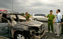 Ô tô cháy rụi trên cao tốc TP.HCM - Trung Lương