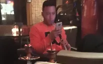"Chán" Man Utd, Depay hồn nhiên phì phèo shisha