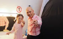 Con gái Phan Đinh Tùng siêu đáng yêu trong "Sài Gòn đêm thứ 7"