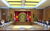 Phó CTQH Tòng Thị Phóng hội đàm với Phó Chủ tịch Hạ viện Vương quốc Anh