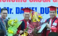 Phong hàm giáo sư cho bác sĩ Daniel Trương