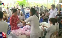 Ấm áp nghĩa tình phòng khám của những người bạn già