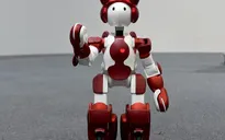 Robot chào đón du khách ở sân bay Nhật Bản