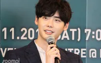 Lee Jong Suk bận đến mức không màng đến Giáng Sinh và năm mới