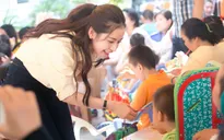 Chi Pu đón Trung thu cùng 150 trẻ khuyết tật